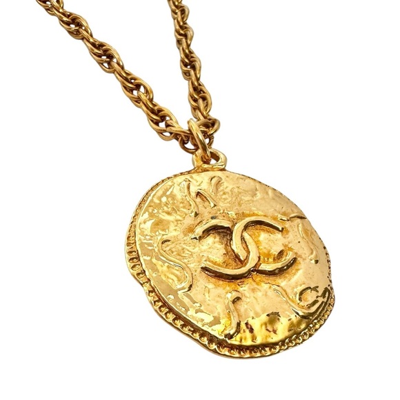 Authentic Chanel 1993 Gold Medallion CC Round Pendant Necklace with Box - Picture 7 of 15